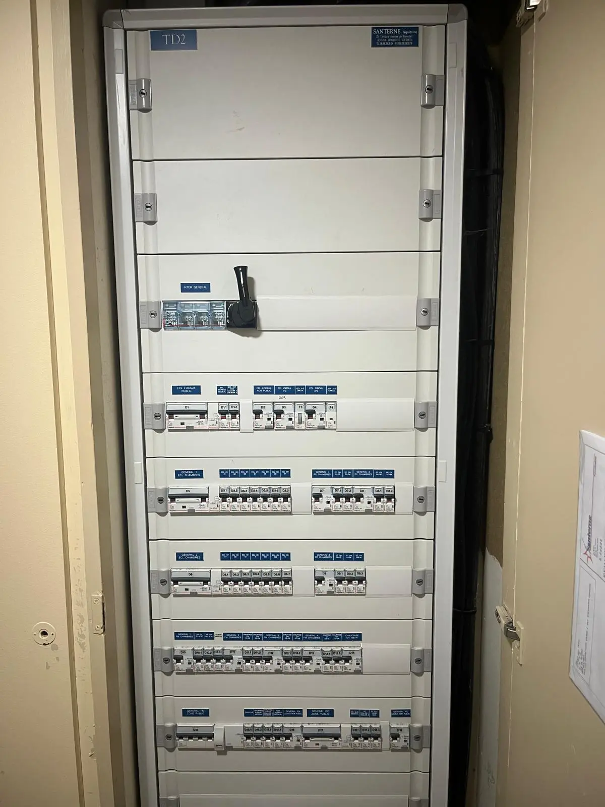 Tableau électrique neuf installé par EIT Solution